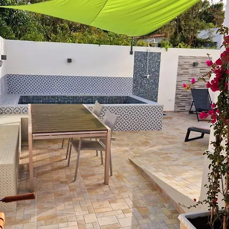 Apartment Poolhouse Estrelasdourada