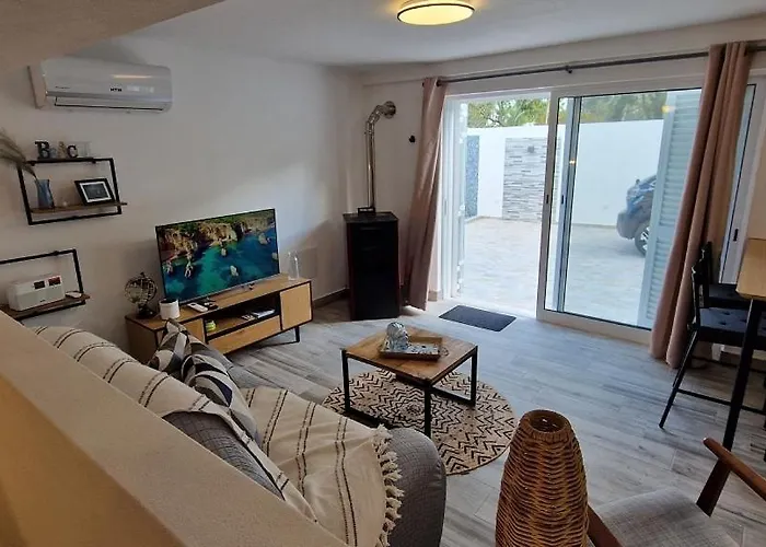 Poolhouse Estrelasdourada * אלבור