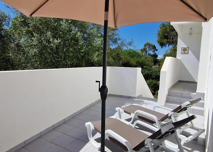 Poolhouse Estrelasdourada אלבור