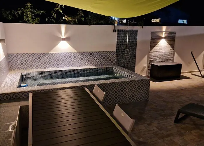 Poolhouse Estrelasdourada * אלבור