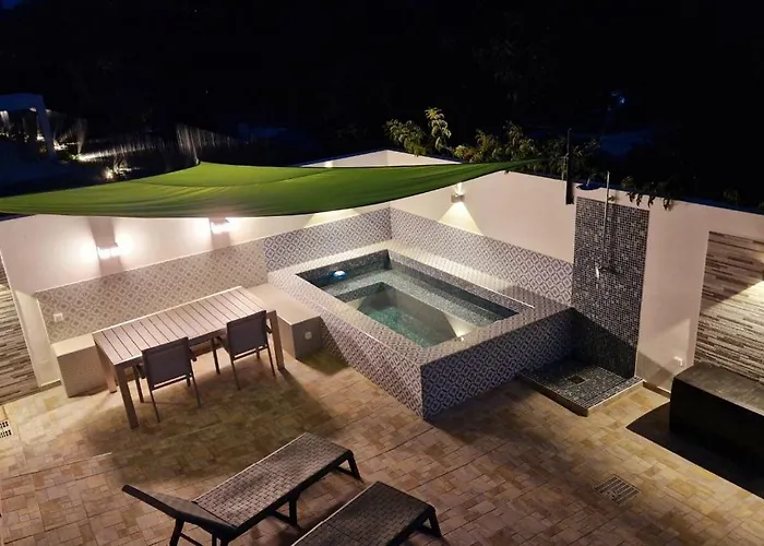 Poolhouse Estrelasdourada * אלבור