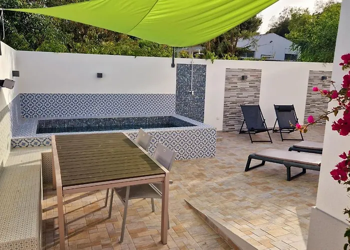 Poolhouse Estrelasdourada אלבור