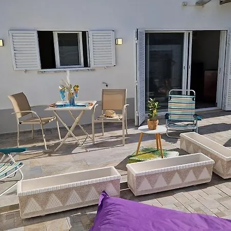 Apartment Poolhouse Estrelasdourada