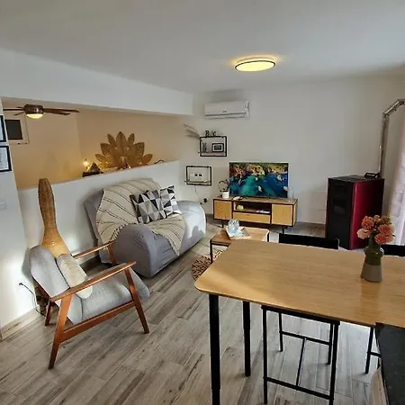 Pool House Estrelas Dourada Apartment *
