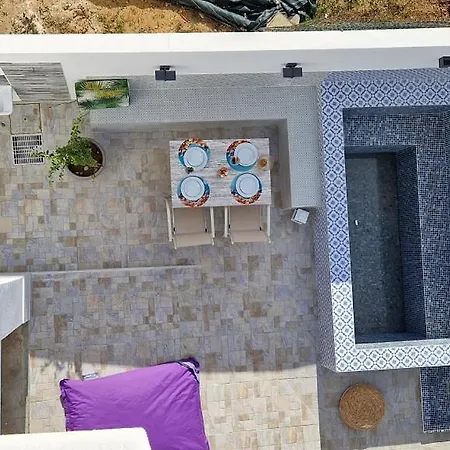 Pool House Estrelas Dourada Apartment