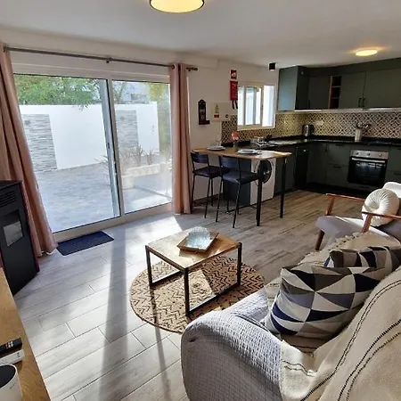 Apartament Poolhouse Estrelasdourada *