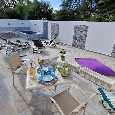 Poolhouse Estrelasdourada Apartmán *
