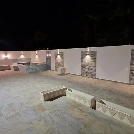 Pool House Estrelas Dourada Apartment