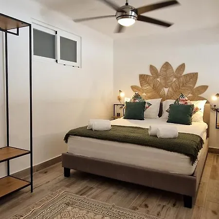 Pool House Estrelas Dourada Apartment *