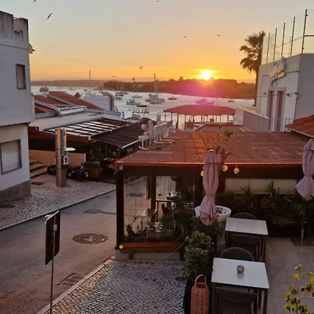 Pool House Estrelas Dourada * Alvor