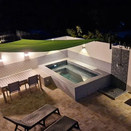 Pool House Estrelas Dourada * Alvor